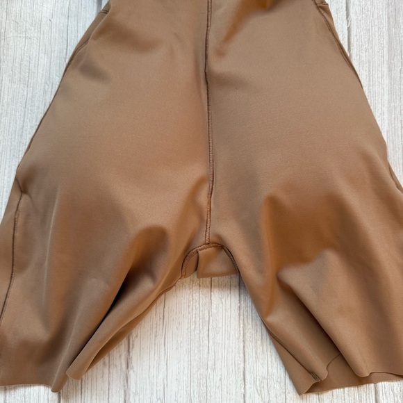 Ultimate Body Butt  Enhancing Bodysuit SKIMS S - Picture 5 of 7